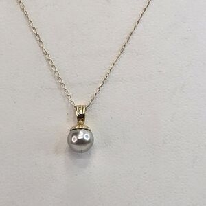 14k Chain And Light Gray Pearl Pendant Necklace